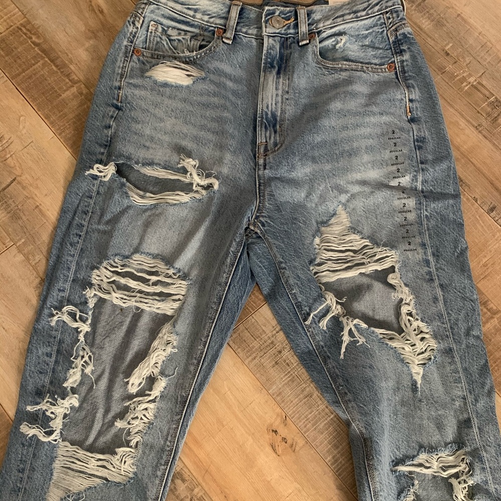 american eagle ripped mom jean